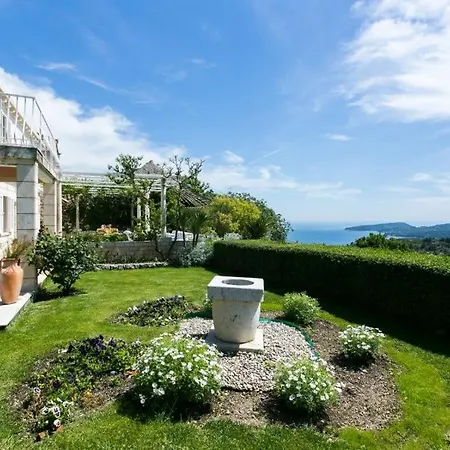 Zeus Villa *